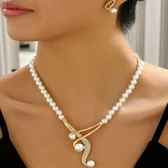 A Round Artificial Pearl Necklace UniqueTrends